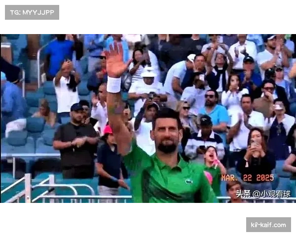 镜头：纳达尔在迈阿密赛后俯身亲吻硬地，疑似告别信号