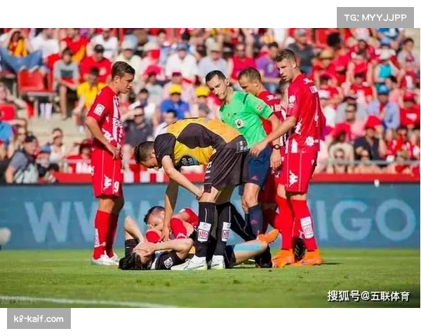 赫罗纳主场大胜,看台上出现庆祝球队历史性闯入下赛季欧冠的巨型横幅 赫罗纳主场大胜,看台上出现庆祝球队历史性闯入下赛季欧冠的巨型横幅